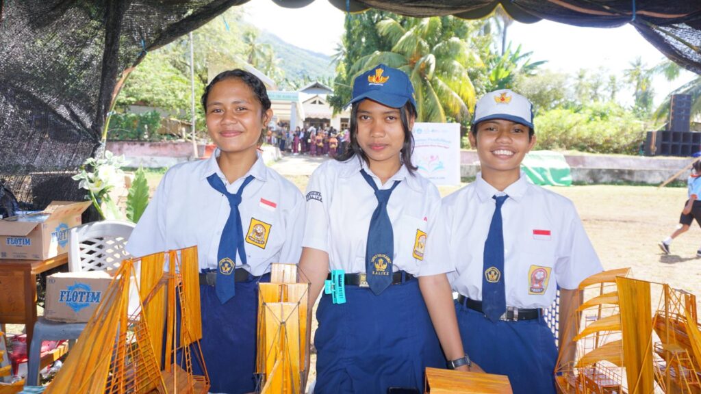 Peserta Lomba Cerdas Cermat pada Pameran Pendidikan di Larantuka