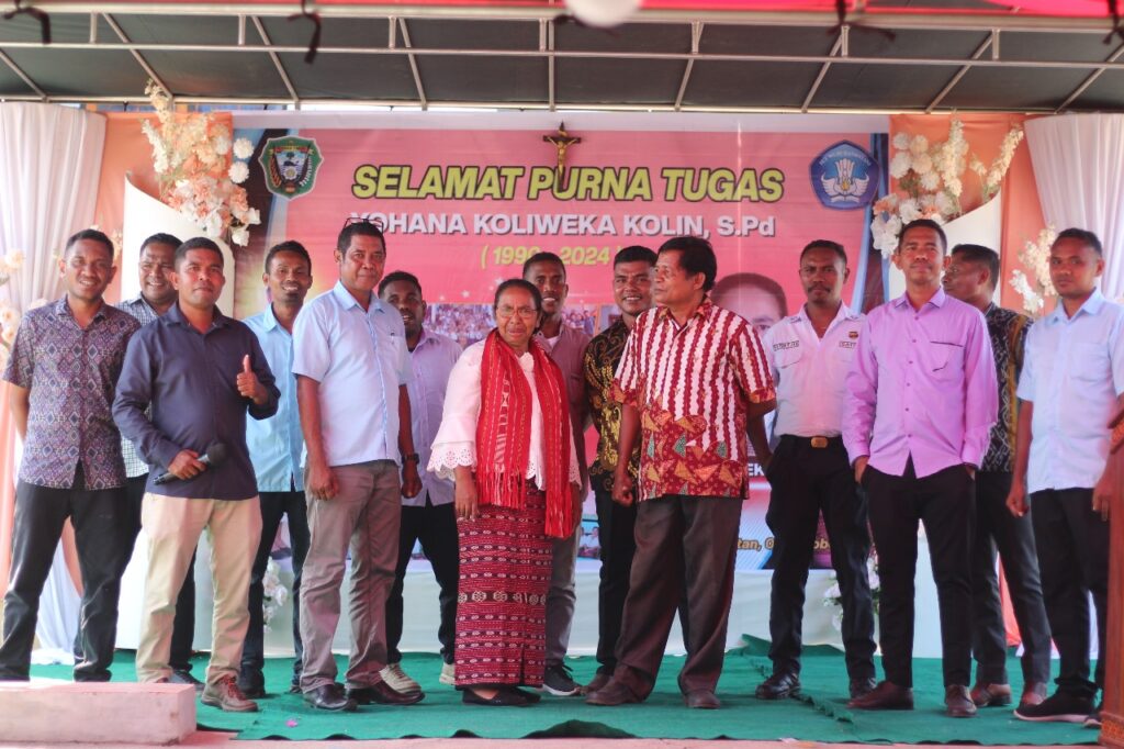 Acara Perpisahan ibu Yohana Kolin yang memasuki masa Purna Bakti