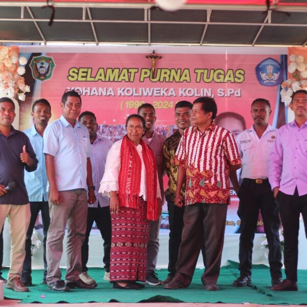 Acara Perpisahan ibu Yohana Kolin yang memasuki masa Purna Bakti