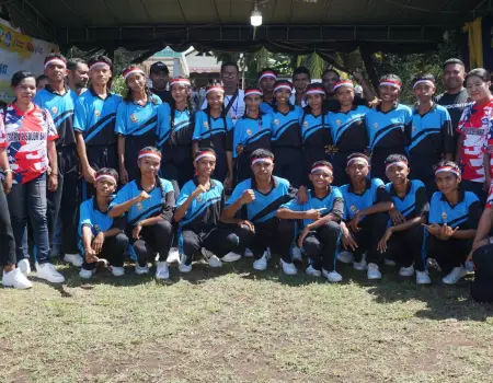 Peserta Lomba Senam pada Pameran Pendidikan di Larantuka